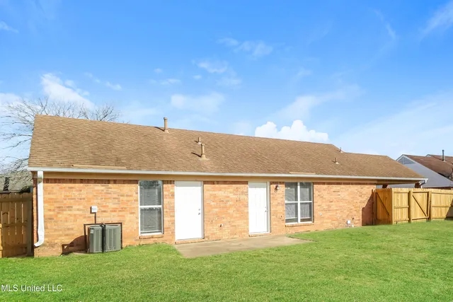 $1,800 | 6213 Magnolia Lakes Drive, Olive Branch, MS 38654