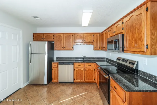 $1,800 | 6213 Magnolia Lakes Drive, Olive Branch, MS 38654