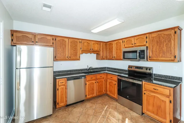 $1,800 | 6213 Magnolia Lakes Drive, Olive Branch, MS 38654