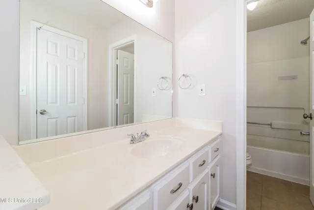 $1,800 | 6213 Magnolia Lakes Drive, Olive Branch, MS 38654