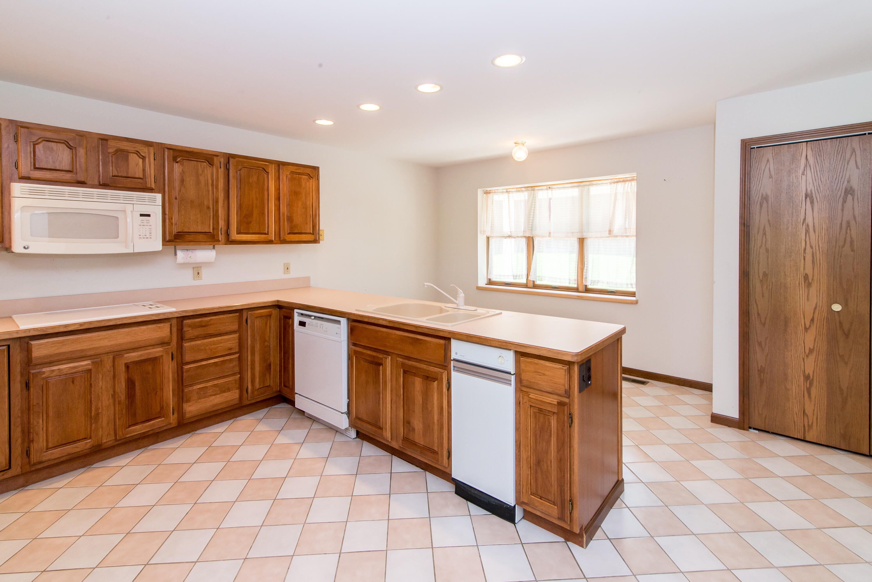 6900 West Liberty Road Ann Arbor, MI 48103 - Photo 8 of 51 LAK_3707