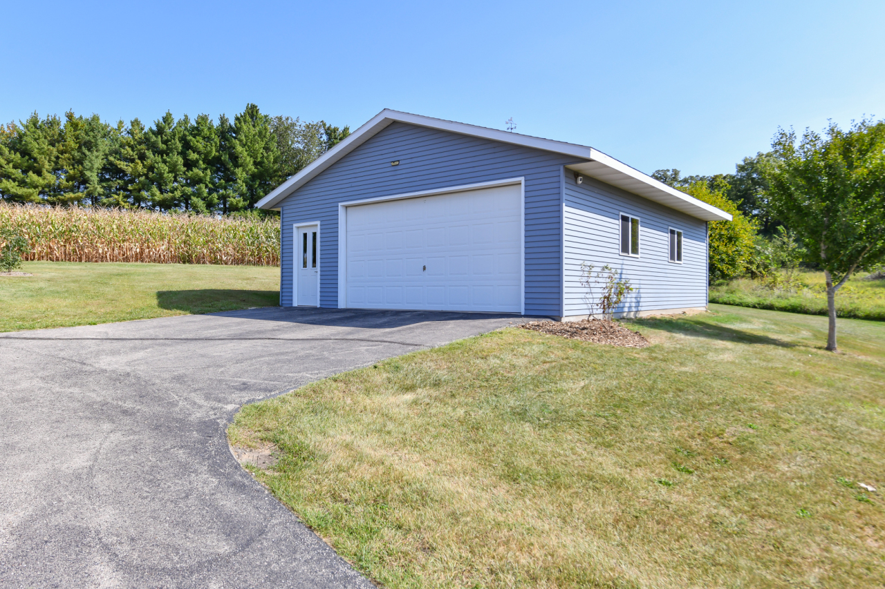 9702 West State Road 81 Beloit, WI 53511 - Photo 58 of 60 Outbuilding