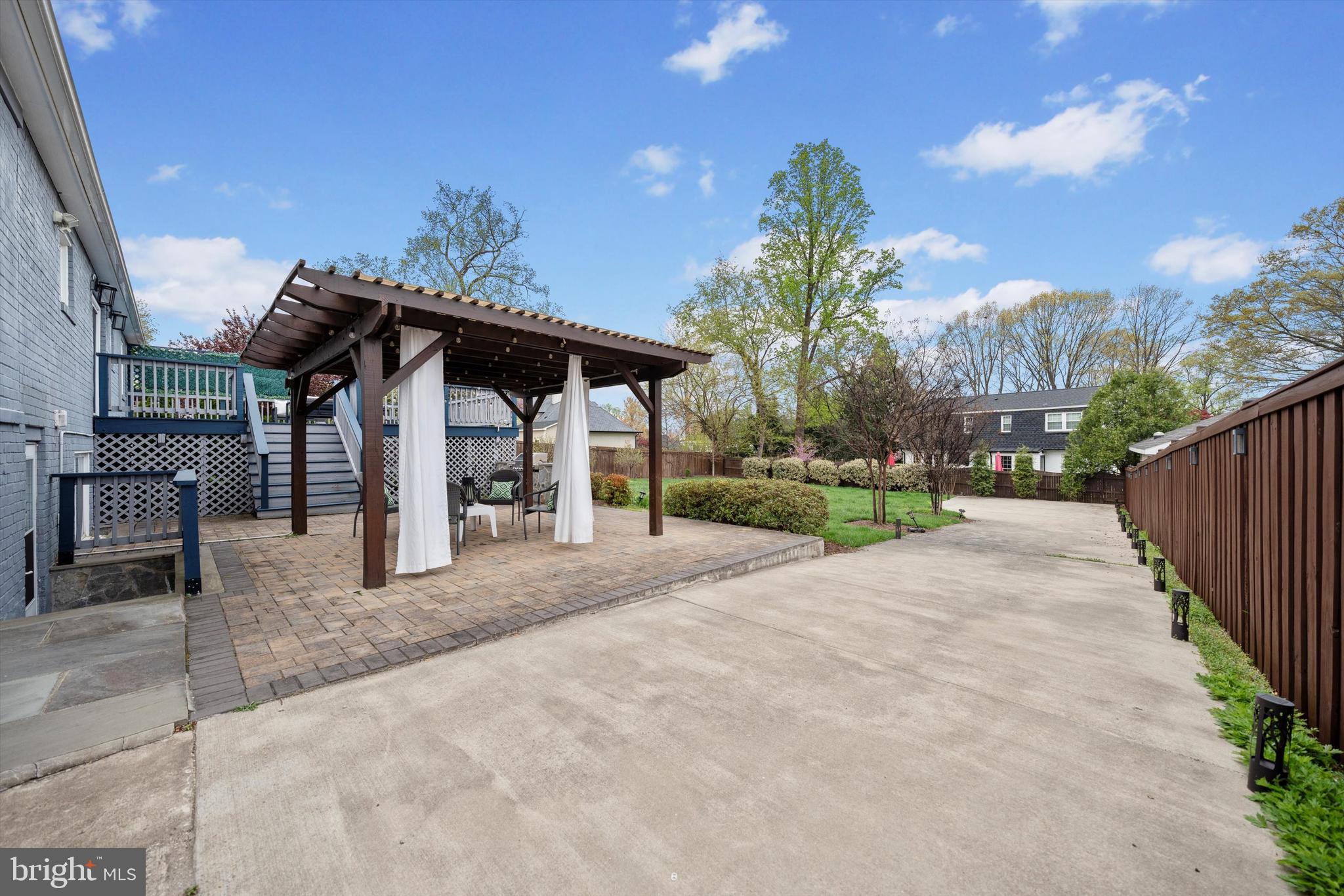 3206 North Glebe Road Arlington, VA 22207 - Photo 19 of 20 a view of a house with backyard and trees