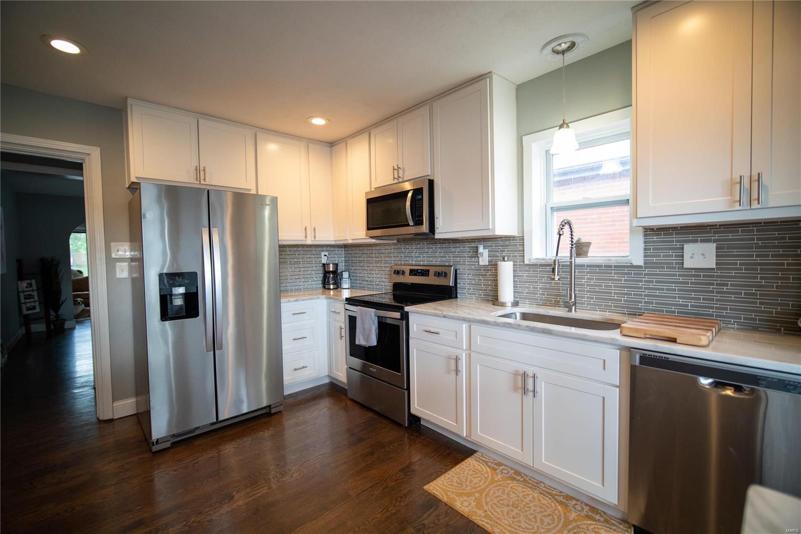9304 MacKenzie Road St. Louis, MO 63123 - Photo 2 of 12