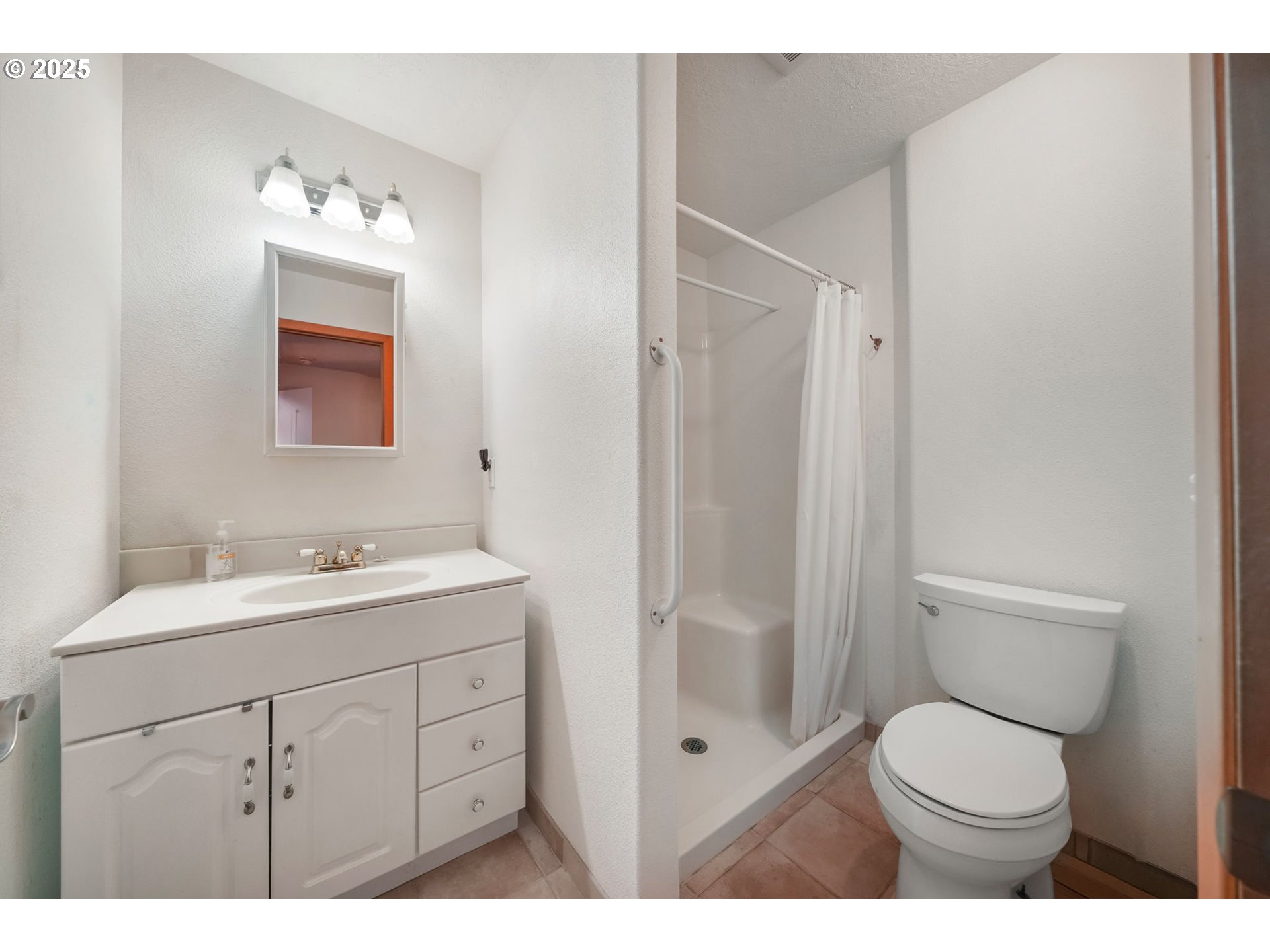 674 Pacific View Drive Yachats, OR 97498 - Photo 29 of 47 a bathroom with a toilet sink vanity granite and shower