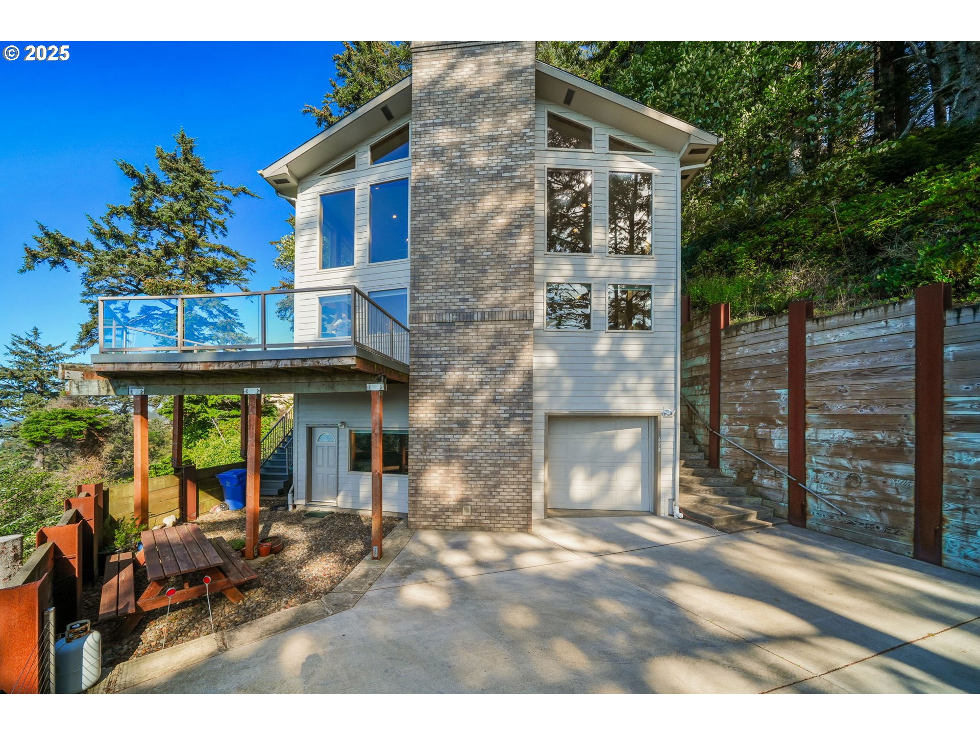 674 Pacific View Drive Yachats, OR 97498 - Photo 44 of 47 a front view of a house with garden