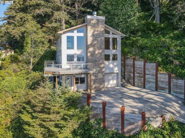 a house view with a outdoor space