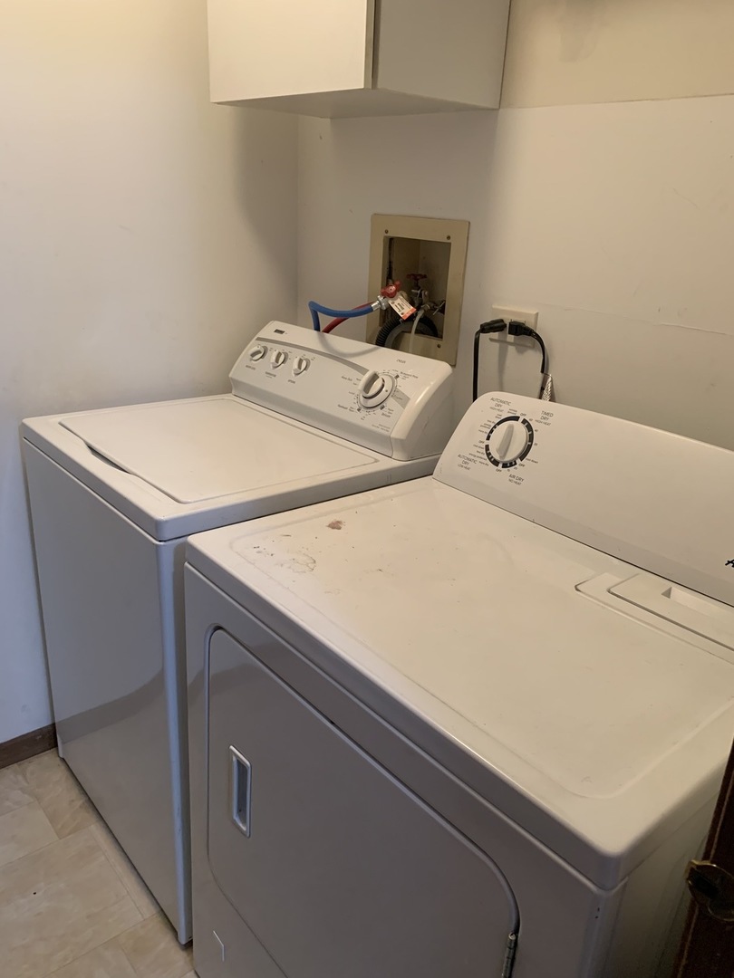 7 Red Barn Road, Unit 107 Matteson, IL 60443 - Photo 12 of 15 a utility room with dryer and washer