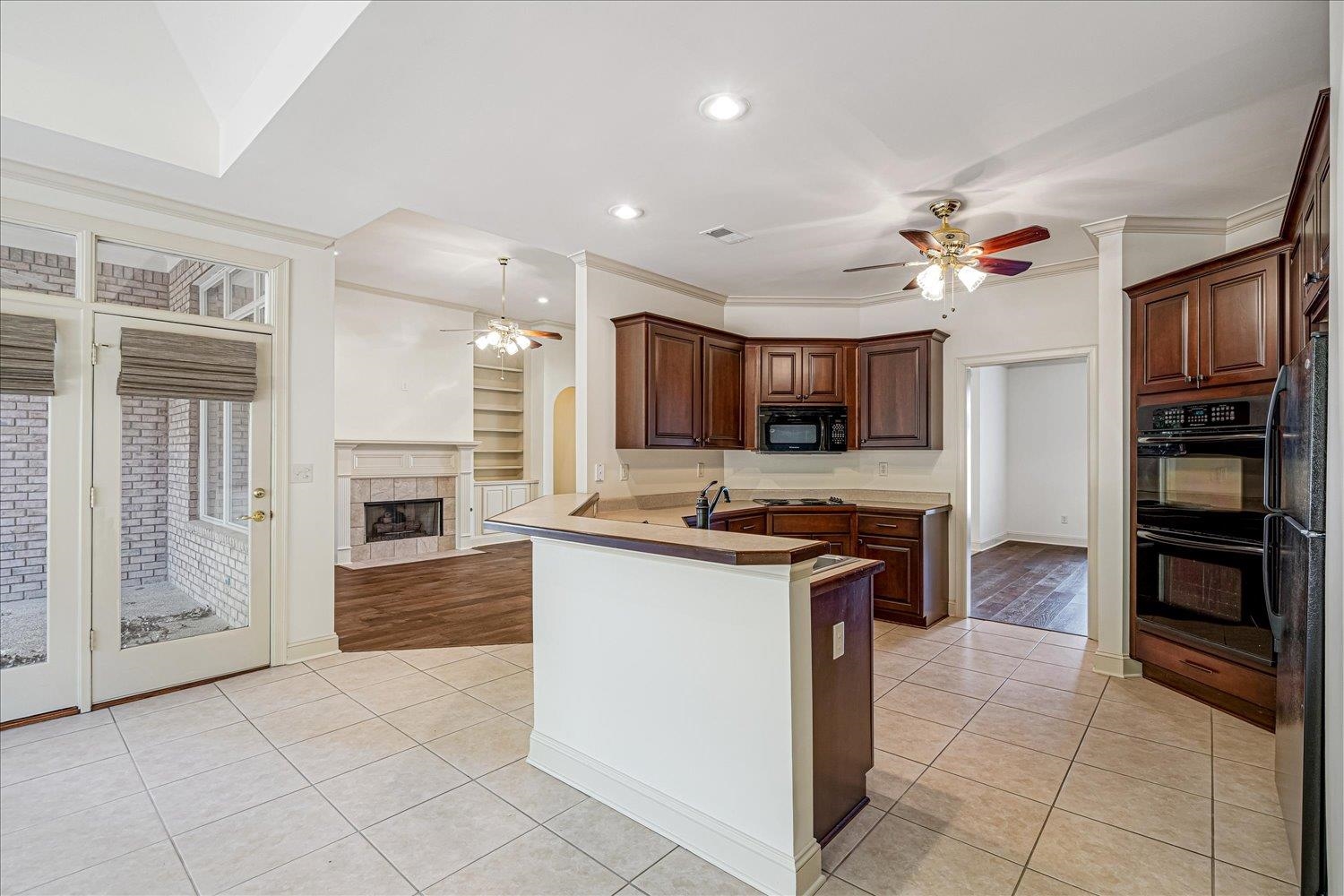 9178 Wilderridge Lane Memphis, TN 38018 - Photo 15 of 31 a kitchen with granite countertop a stove top oven and refrigerator