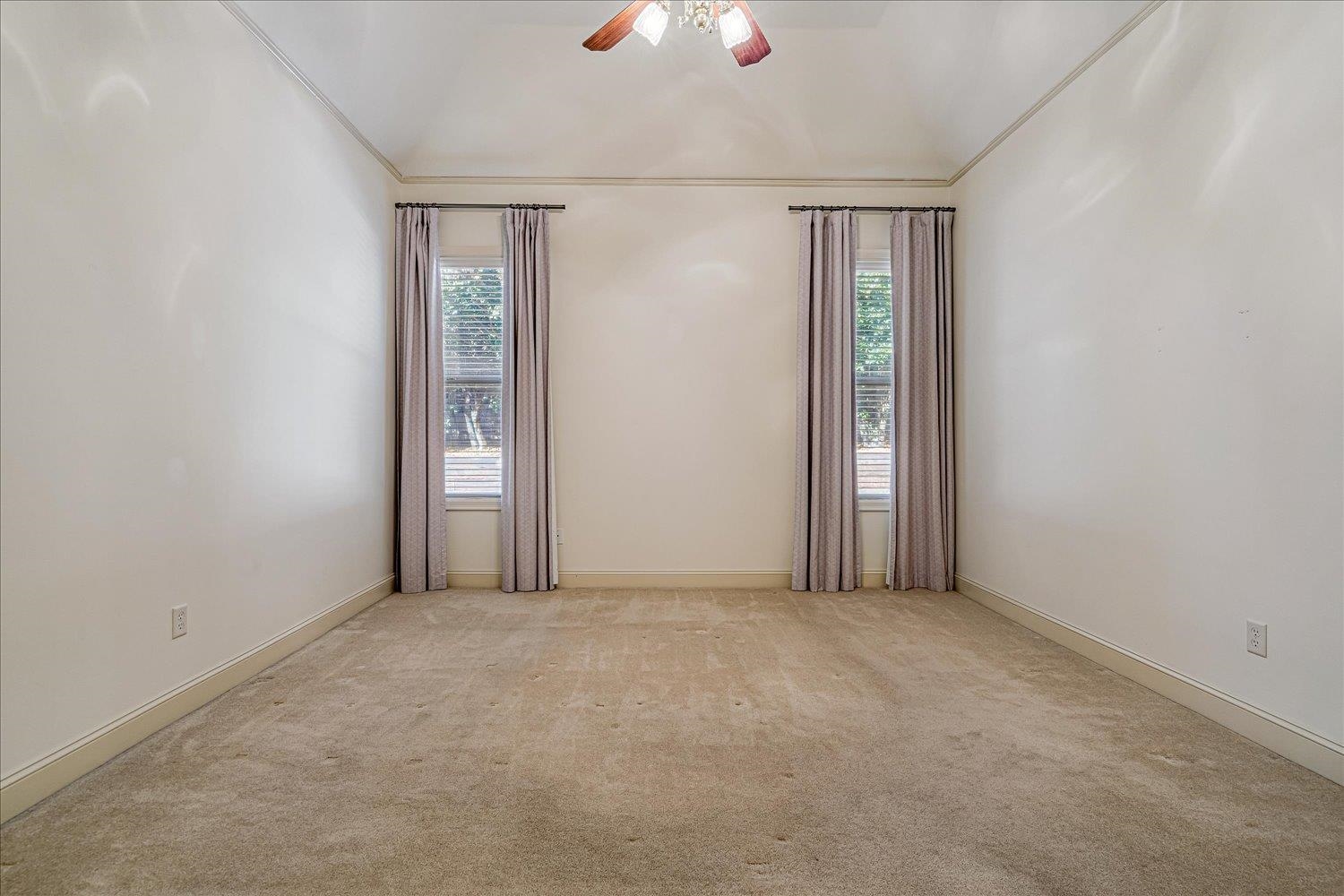 9178 Wilderridge Lane Memphis, TN 38018 - Photo 19 of 31 a view of an empty room and window