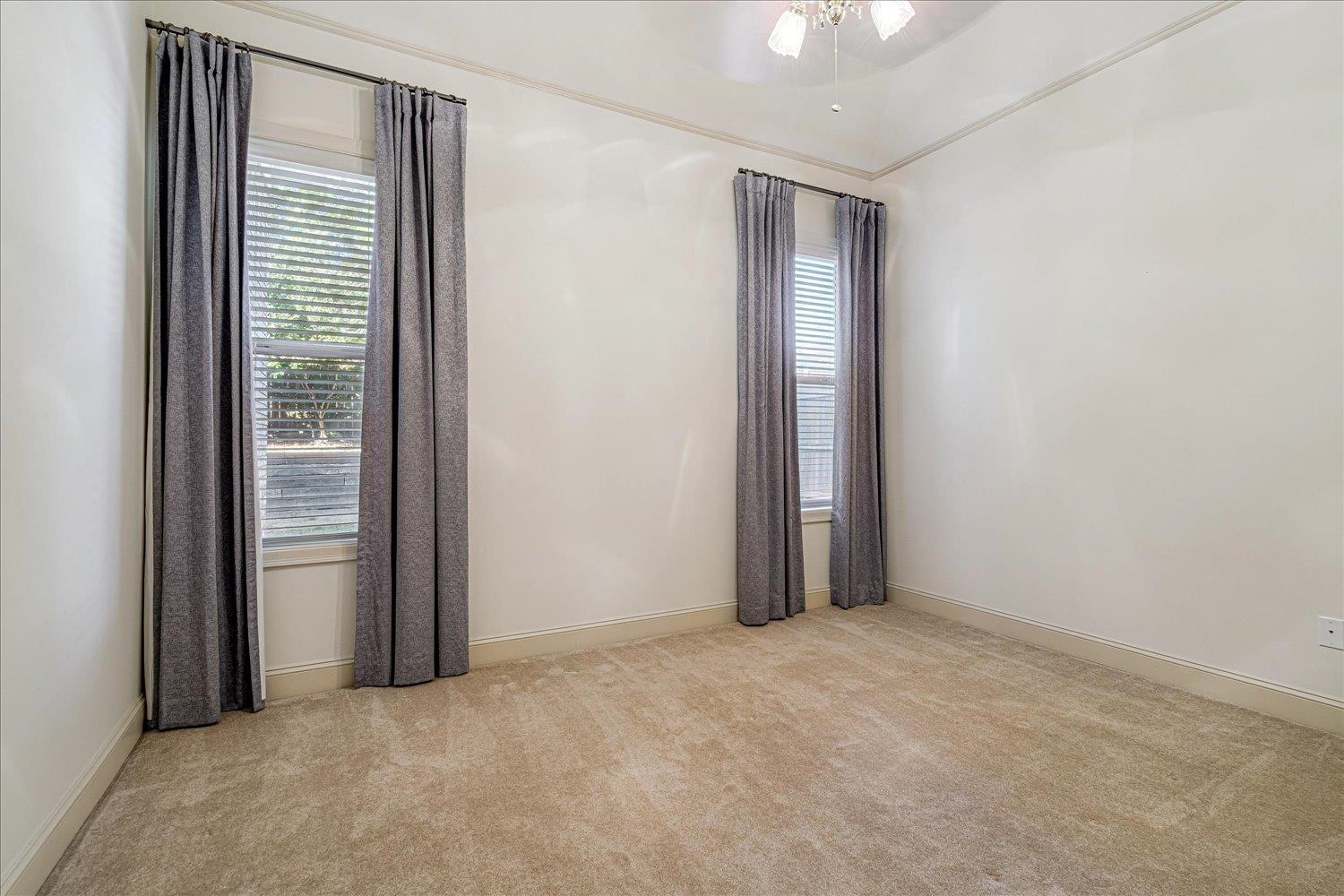 9178 Wilderridge Lane Memphis, TN 38018 - Photo 24 of 31 an empty room with windows and closet