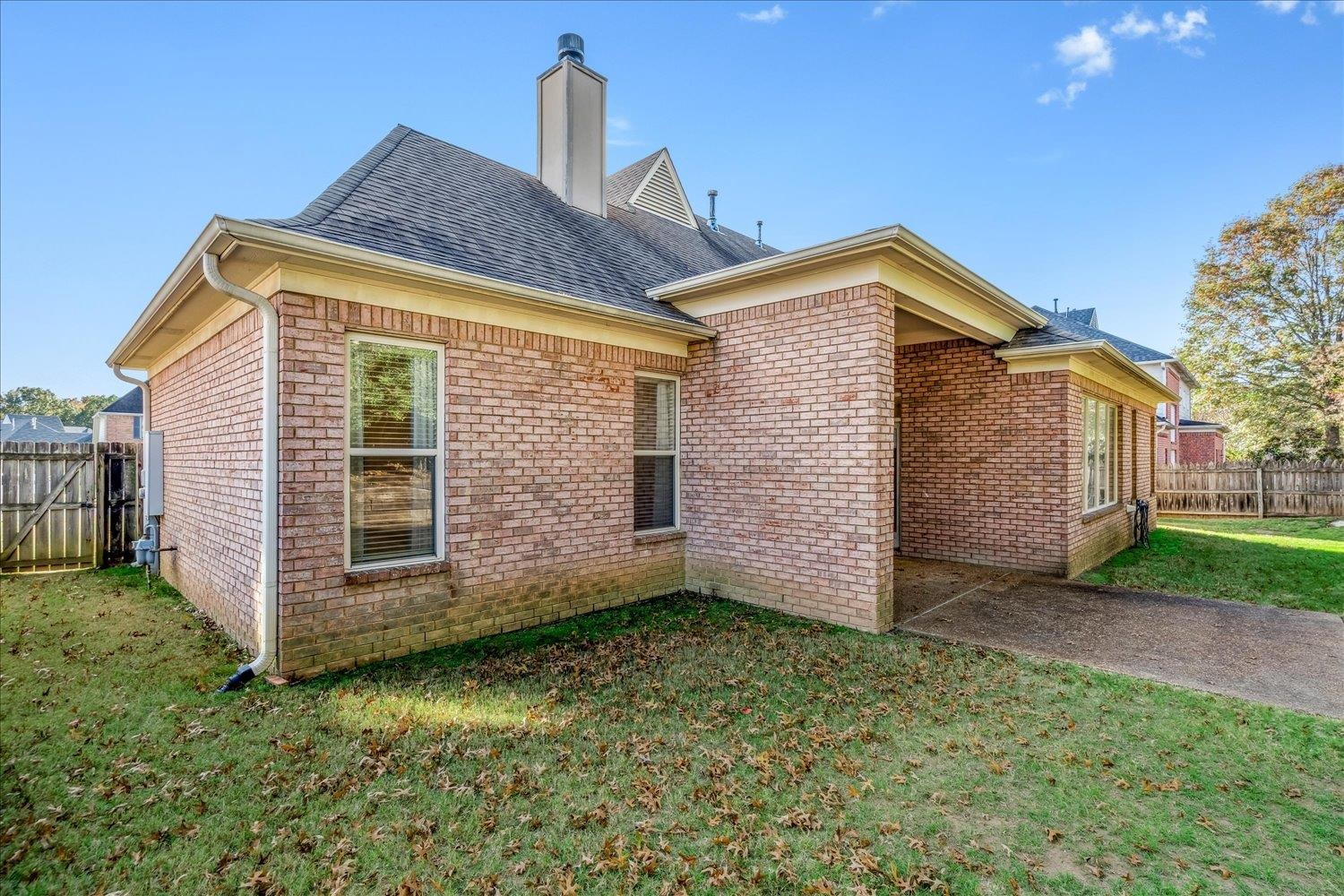 9178 Wilderridge Lane Memphis, TN 38018 - Photo 28 of 31 a front view of a house with a garden