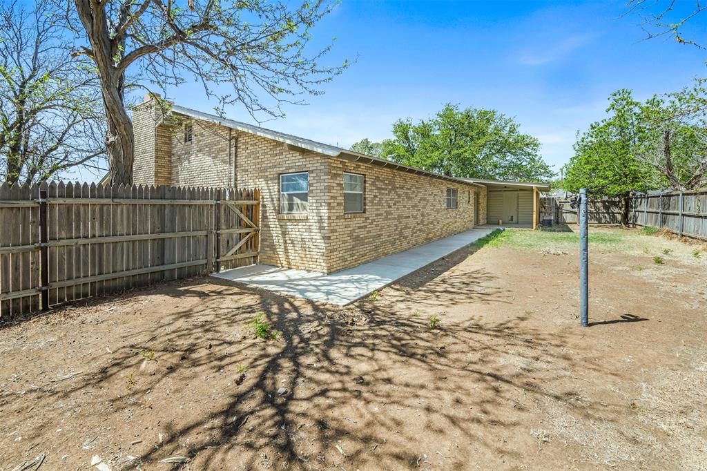 2006 Borger Plainview, TX 79072 - Photo 23 of 27 a backyard of a house with a large tree