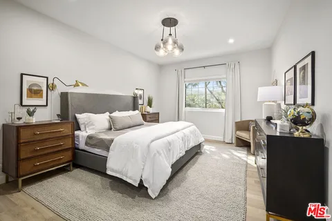 $1,370,000 | 14115 Moorpark Street, Unit 311, Sherman Oaks, CA 91423
