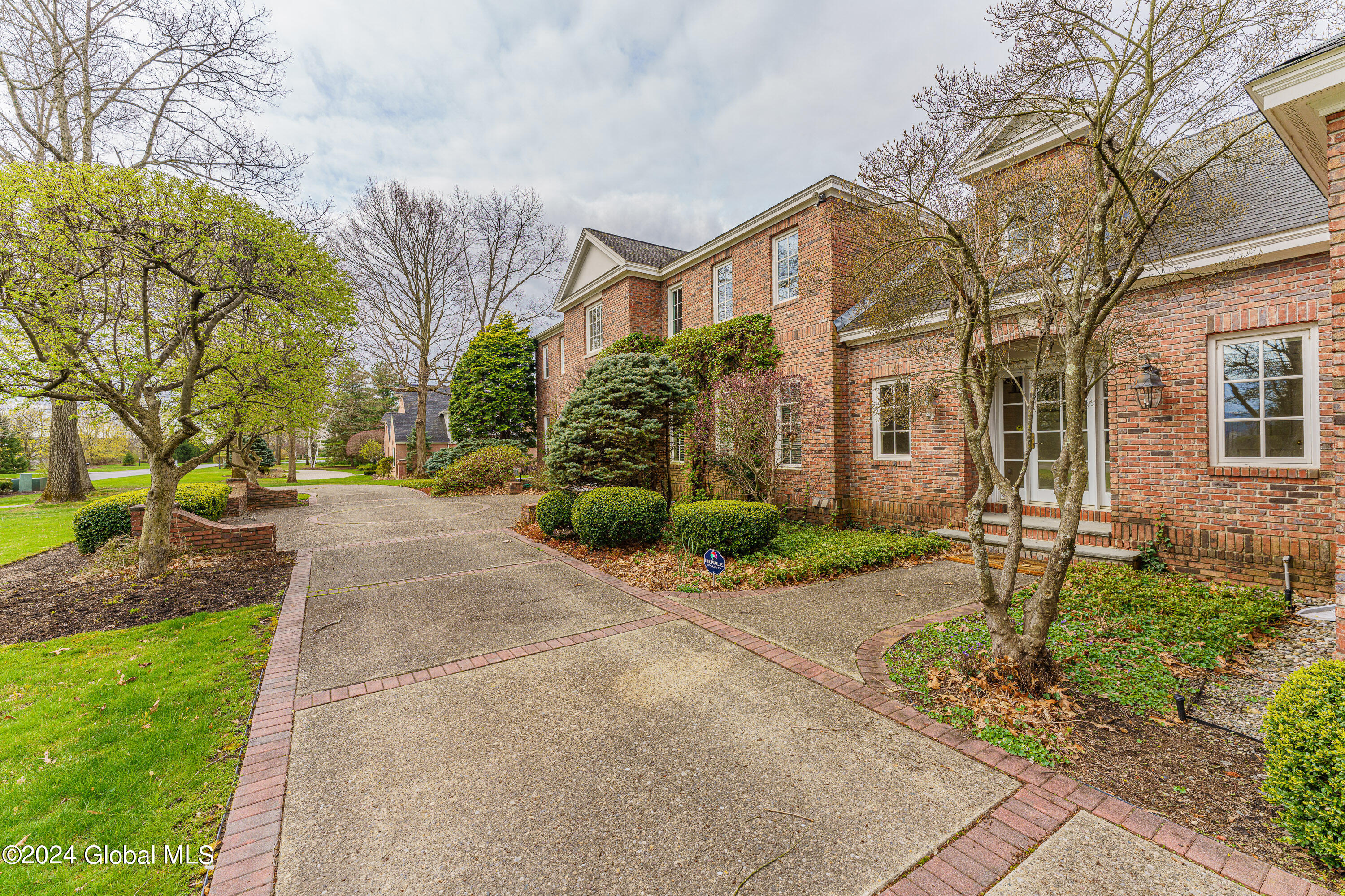 34 East Ridge Road Colonie, NY 12211 - Photo 5 of 103 0 Front 4
