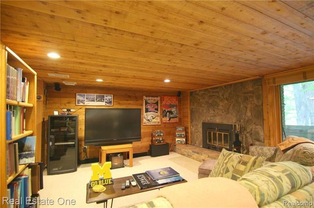 28053 Inkster Road Farmington Hills, MI 48334 - Photo 36 of 46