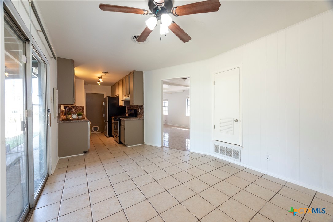 1201 Ridgemont Drive Killeen, TX 76549 - Photo 15 of 21 a view of an empty room and kitchen view