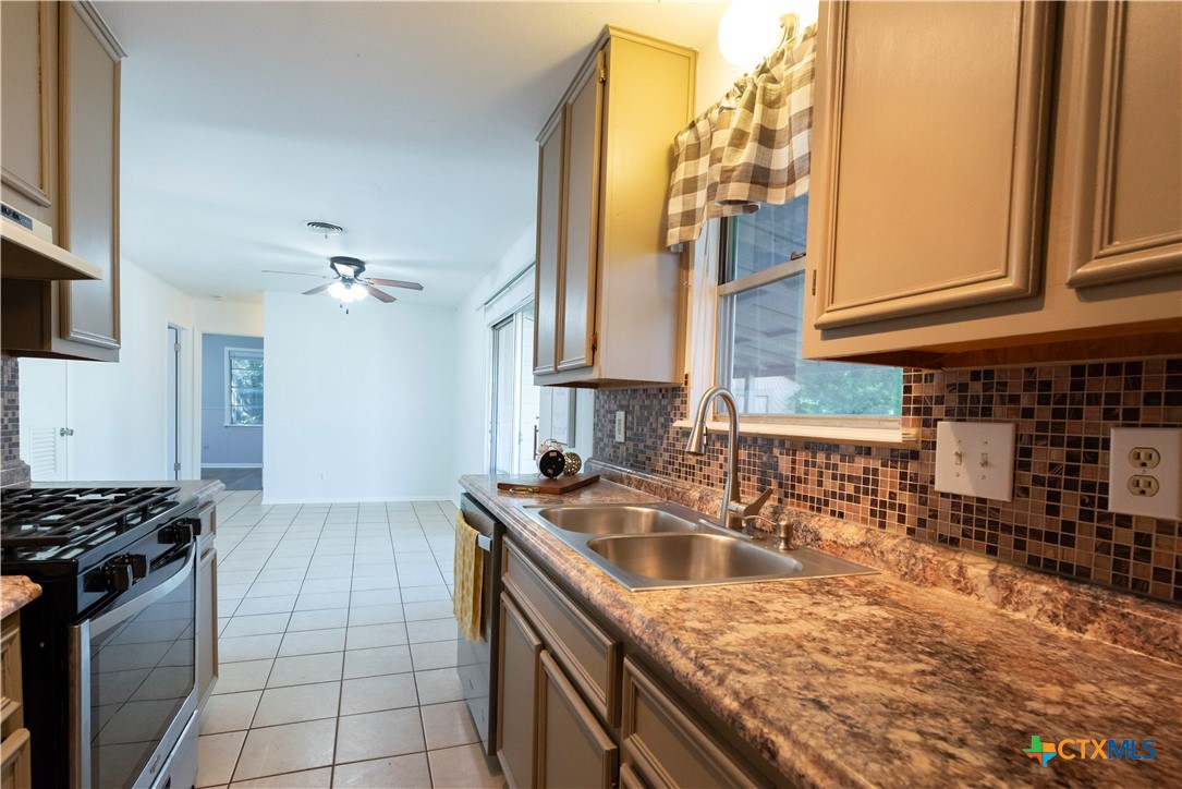 1201 Ridgemont Drive Killeen, TX 76549 - Photo 6 of 21 a kitchen that has a sink and a stove