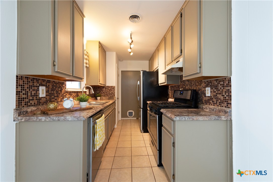 1201 Ridgemont Drive Killeen, TX 76549 - Photo 8 of 21 a kitchen with stainless steel appliances granite countertop a sink and a stove