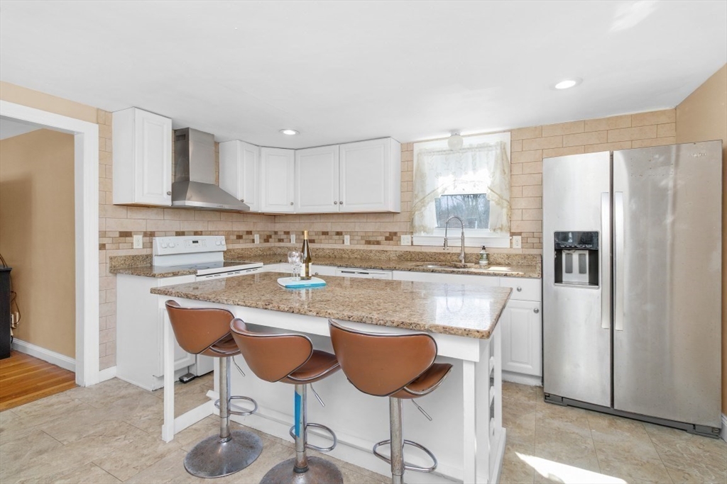 37 Reeds Lane Holbrook, MA 02343 - Photo 4 of 17