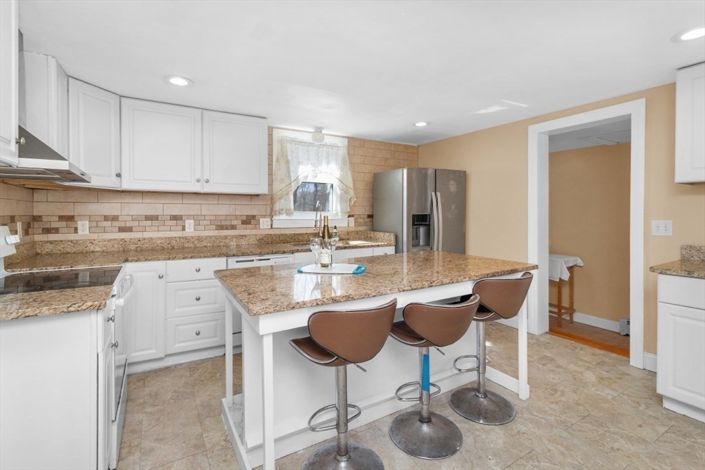 37 Reeds Lane Holbrook, MA 02343 - Photo 5 of 17