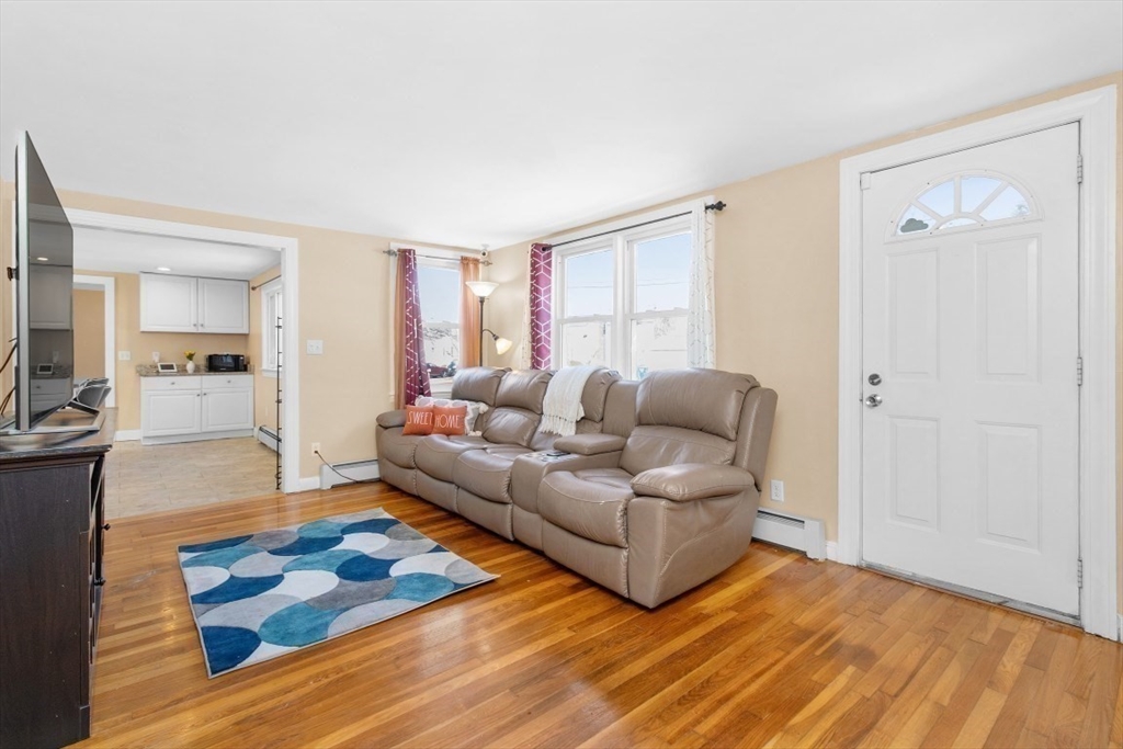 37 Reeds Lane Holbrook, MA 02343 - Photo 6 of 17