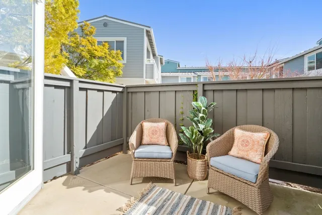 $1,100,000 | 1066 41st Avenue, Unit D106, Capitola, CA 95010