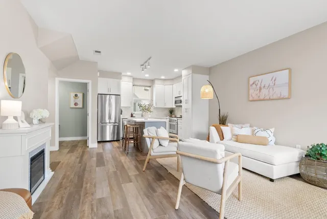 $1,100,000 | 1066 41st Avenue, Unit D106, Capitola, CA 95010