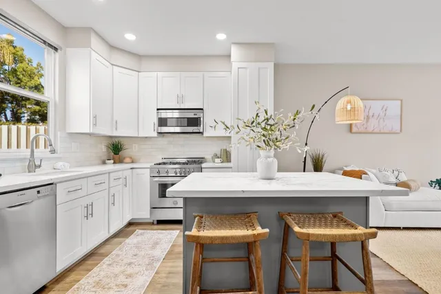 $1,100,000 | 1066 41st Avenue, Unit D106, Capitola, CA 95010