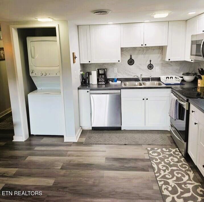 1081 Cove Road, Unit 1024 Sevierville, TN 37876 - Photo 3 of 16 Laundry kitchen -dining AIRBNB - Burgess