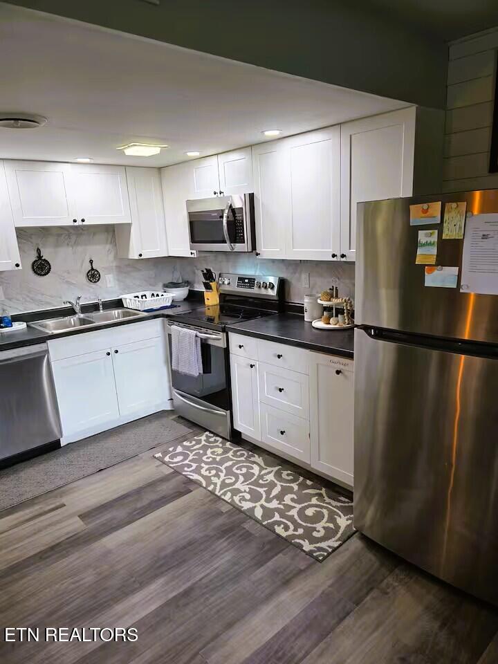 1081 Cove Road, Unit 1024 Sevierville, TN 37876 - Photo 4 of 16 Kitchen - AIRBNB - Burgess