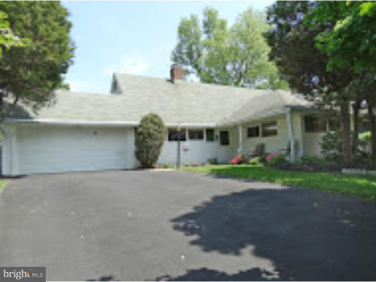 38 Flamingo Road Levittown, PA 19056 - Photo 1 of 24 Gallery Image 1