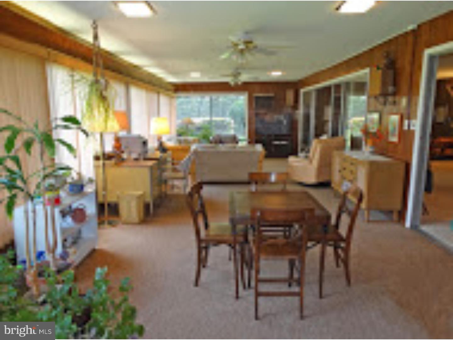 38 Flamingo Road Levittown, PA 19056 - Photo 11 of 24 Gallery Image 11