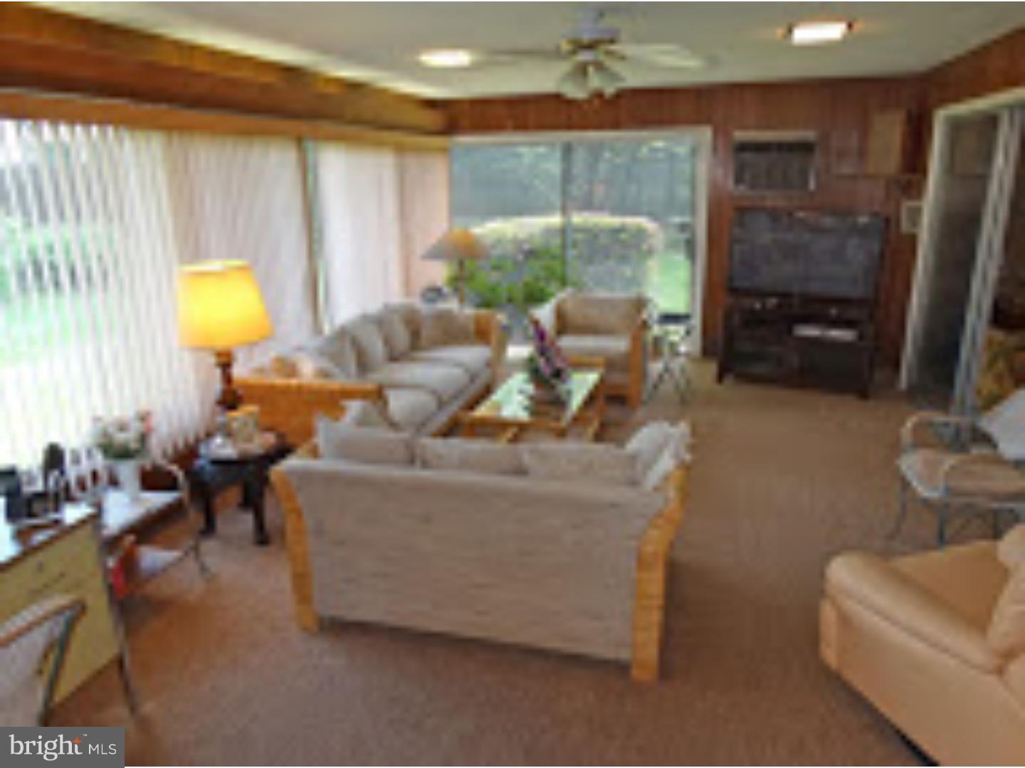 38 Flamingo Road Levittown, PA 19056 - Photo 12 of 24 Gallery Image 12