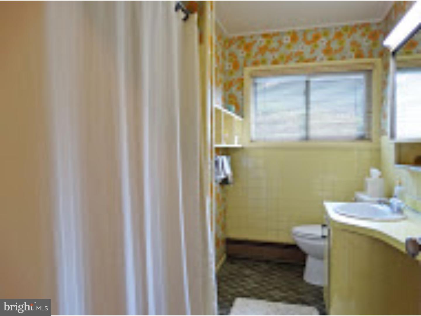 38 Flamingo Road Levittown, PA 19056 - Photo 15 of 24 Gallery Image 15
