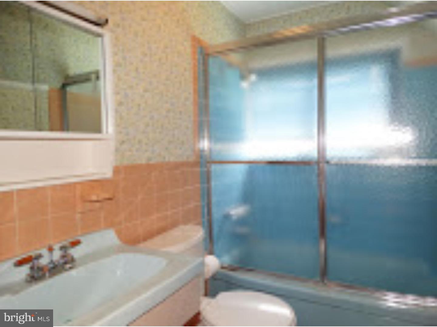 38 Flamingo Road Levittown, PA 19056 - Photo 16 of 24 Gallery Image 16