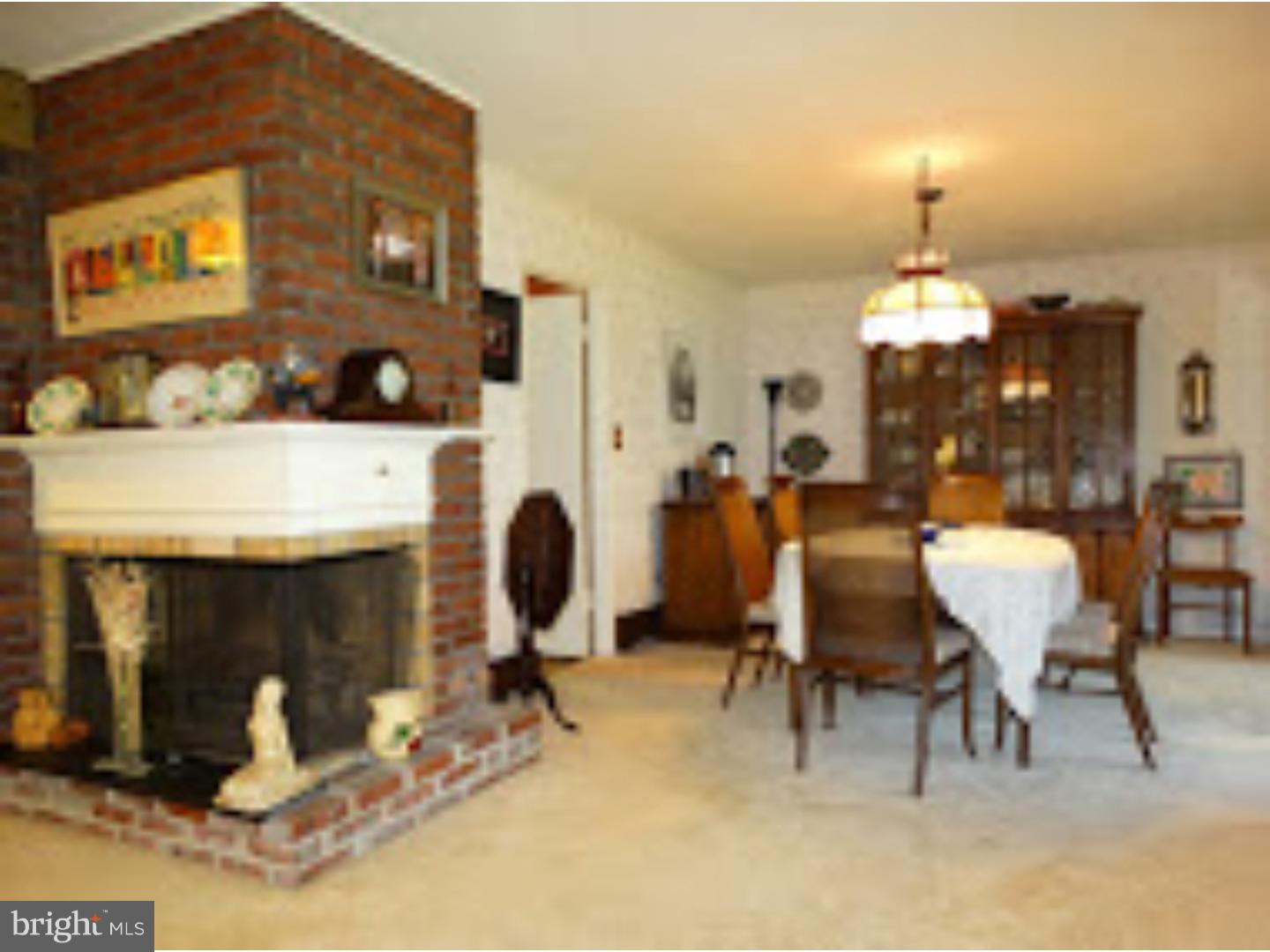 38 Flamingo Road Levittown, PA 19056 - Photo 4 of 24 Gallery Image 4