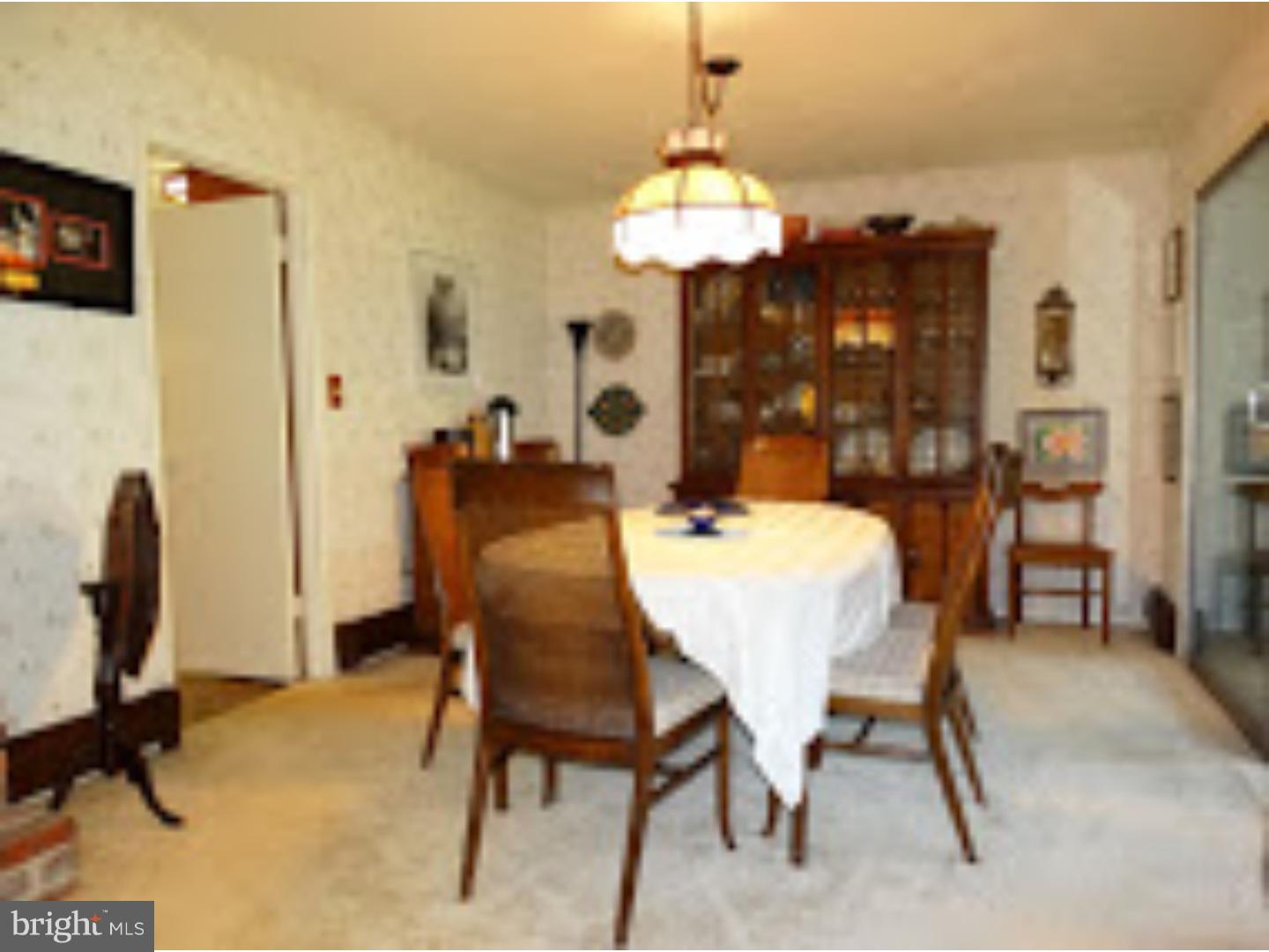 38 Flamingo Road Levittown, PA 19056 - Photo 5 of 24 Gallery Image 5