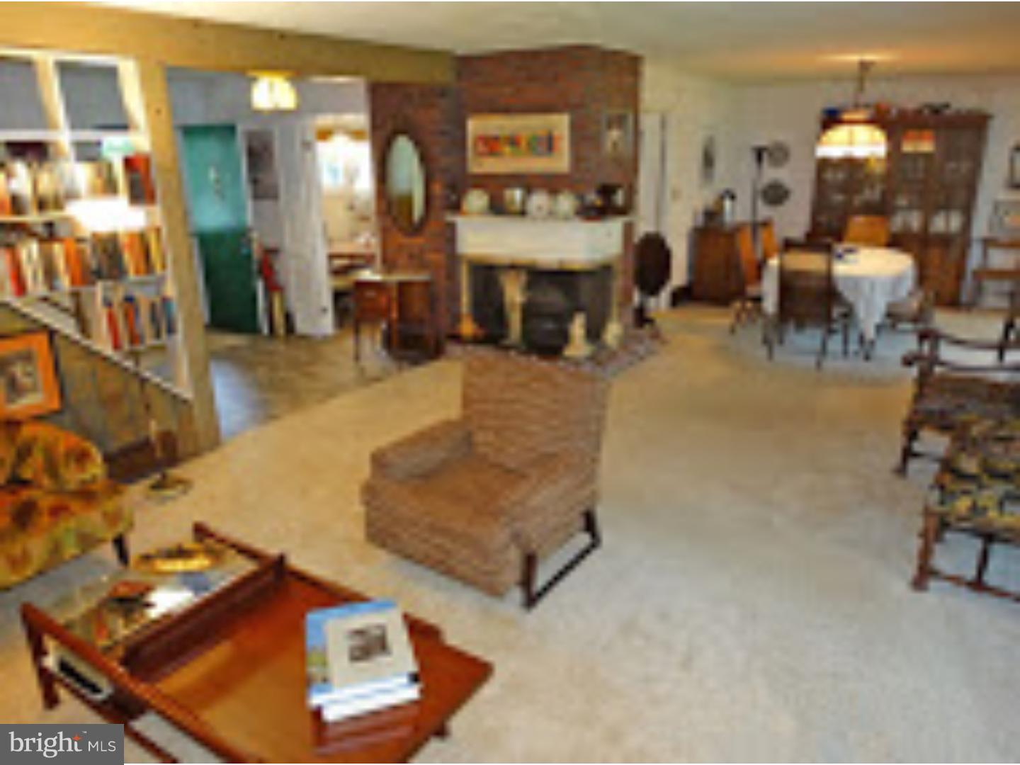 38 Flamingo Road Levittown, PA 19056 - Photo 6 of 24 Gallery Image 6