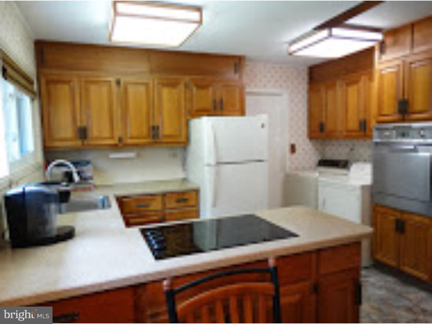 38 Flamingo Road Levittown, PA 19056 - Photo 9 of 24 Gallery Image 9