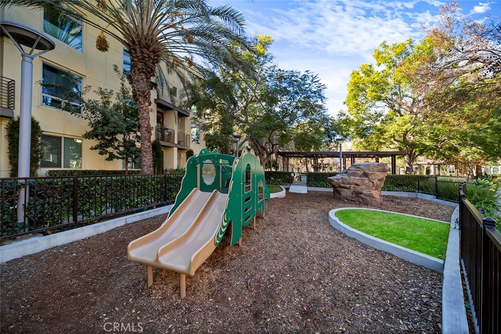 87 Waldorf Irvine, CA 92612 - Photo 32 of 38