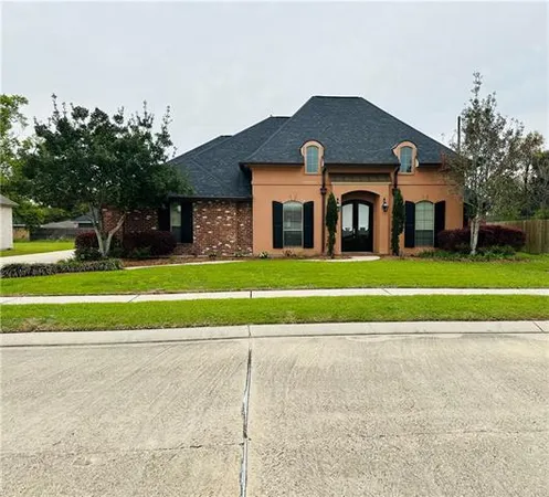 $2,800 | 321 Lac Cypriere Drive, Luling, LA 70070