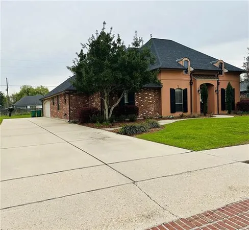 $2,800 | 321 Lac Cypriere Drive, Luling, LA 70070