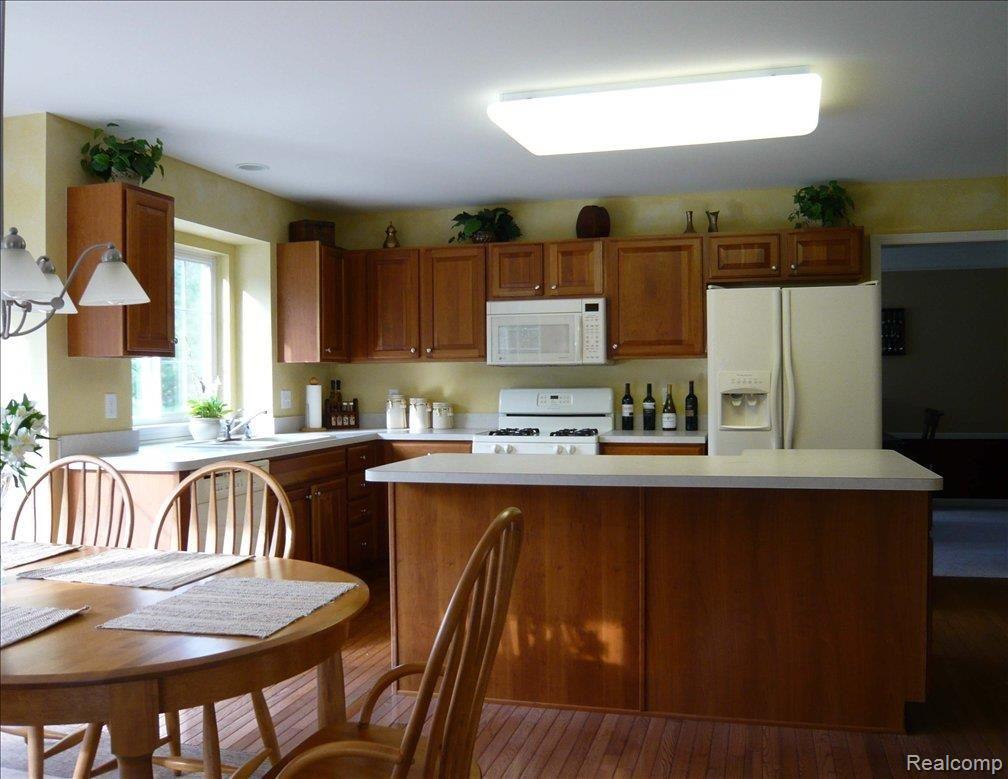 48715 Rockefeller Drive Canton, MI 48188 - Photo 9 of 24 kitchen2