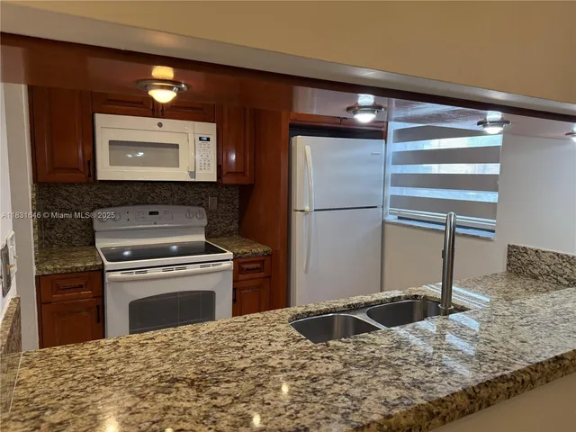 $2,300 | 18216 Mediterranean Boulevard, Unit 219, Hialeah, FL 33015