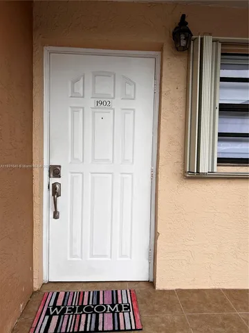 $2,300 | 18216 Mediterranean Boulevard, Unit 219, Hialeah, FL 33015