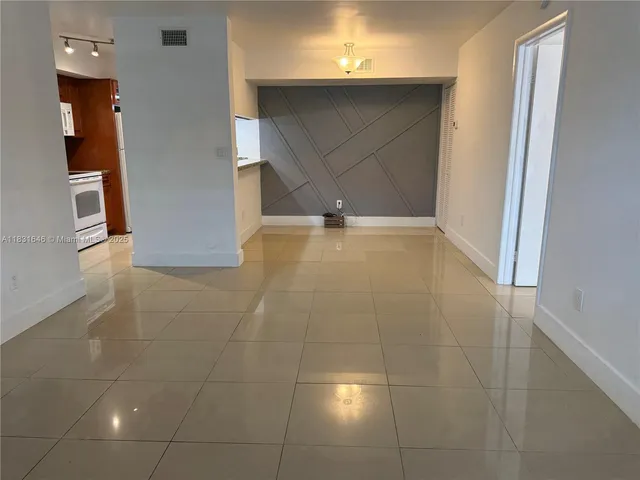 $2,300 | 18216 Mediterranean Boulevard, Unit 219, Hialeah, FL 33015