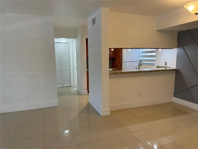 $2,300 | 18216 Mediterranean Boulevard, Unit 219, Hialeah, FL 33015
