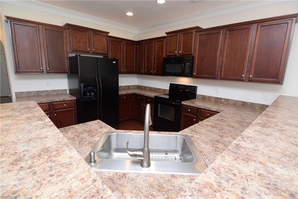 3476 Basalt Court High Point, NC 27265 - Photo 14 of 30 This spacious kitchen makes entertaining easy!