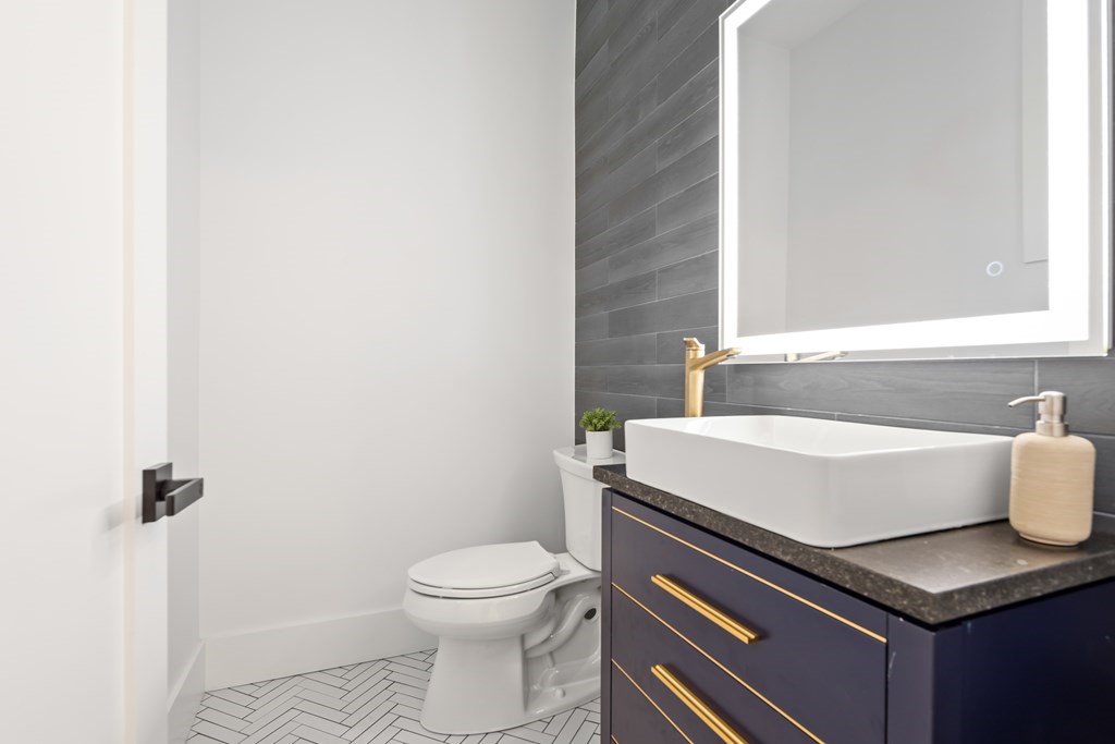 7 French Road Weston, MA 02493 - Photo 10 of 39 Gallery Image 10